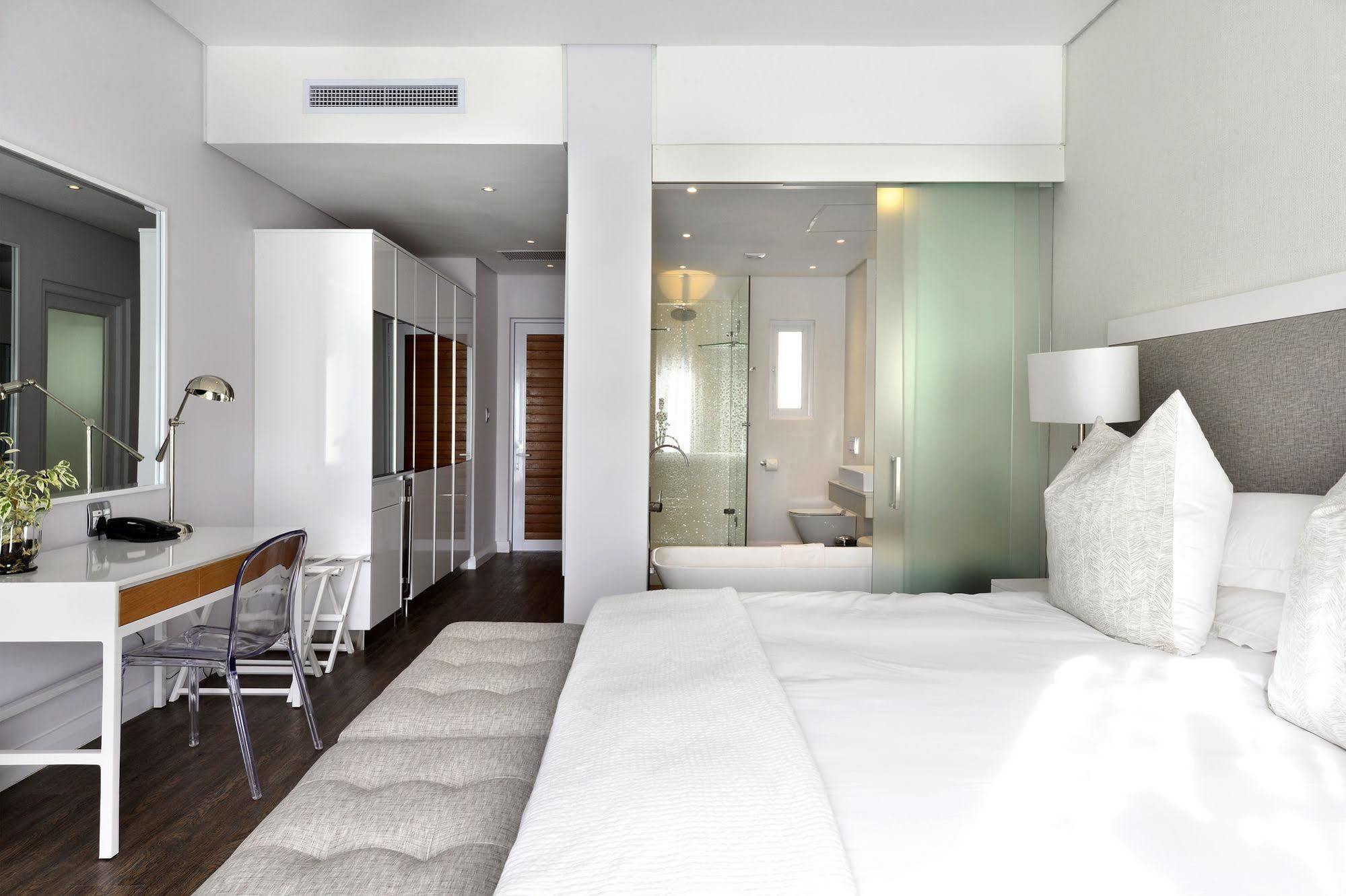 Hotel Boutique - Lion Roars & 4*