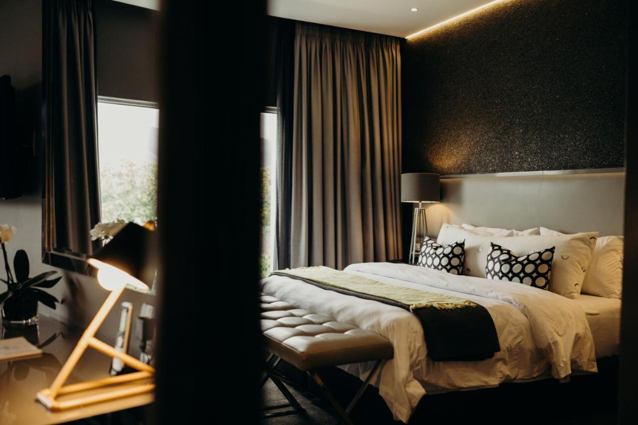 Boutique - Lion Roars & Hotel