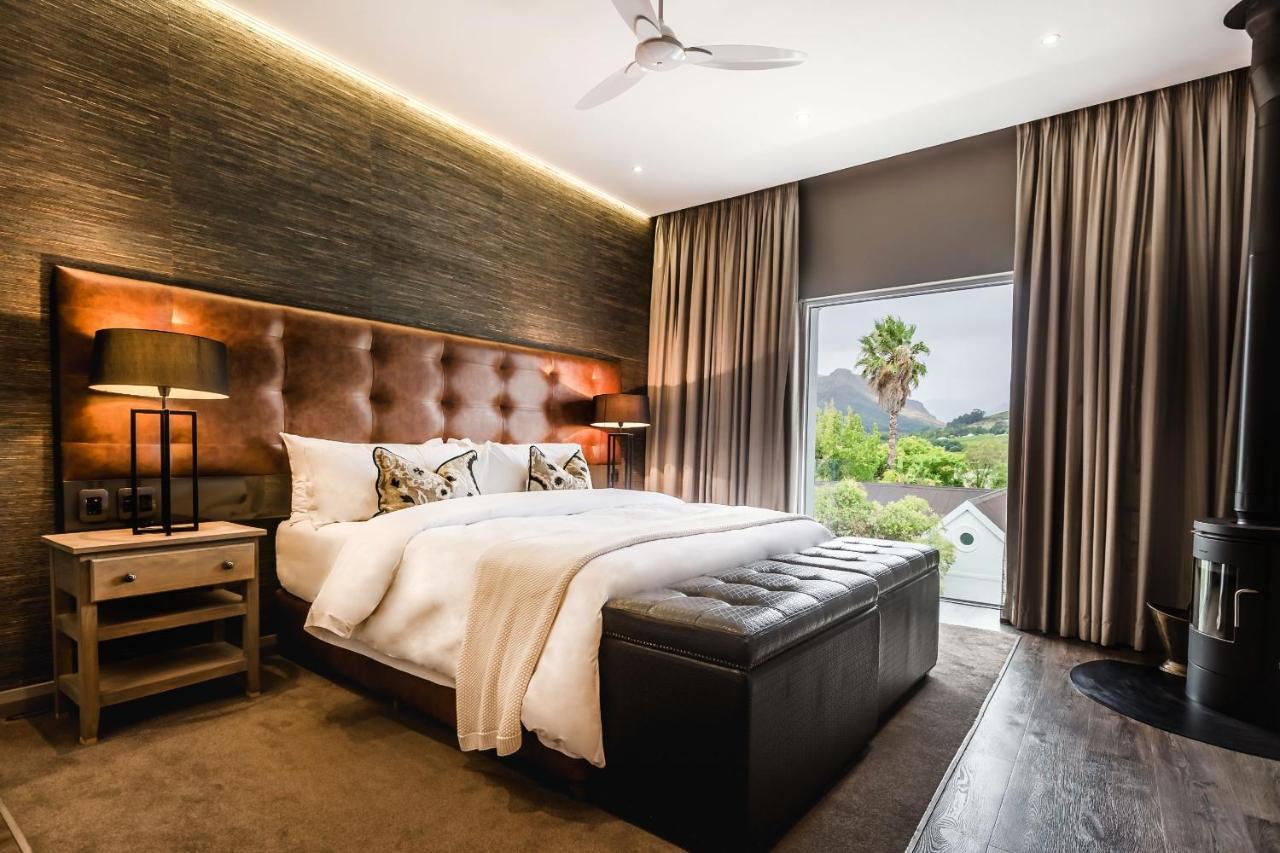 Boutique - Lion Roars & Hotel